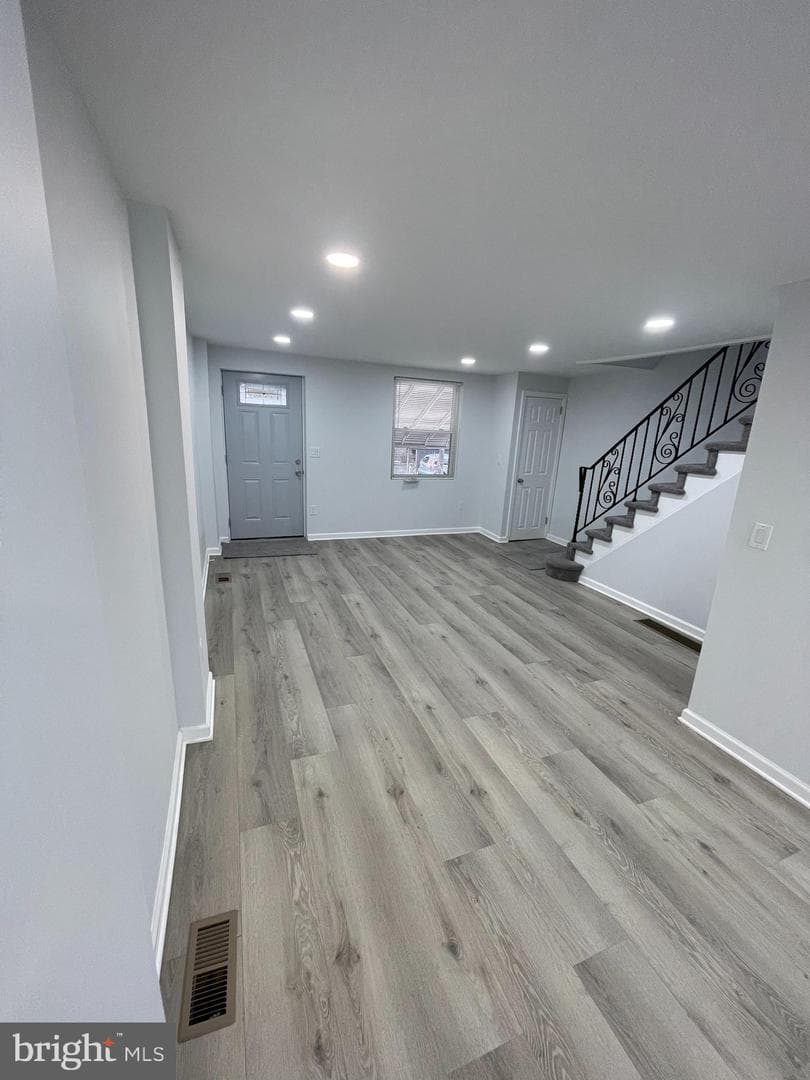 2085 Simon Street photo 9