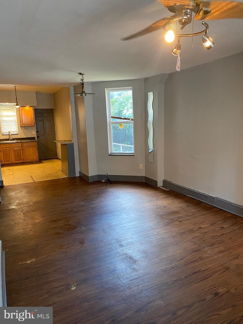 1652 S Conestoga Street photo 6