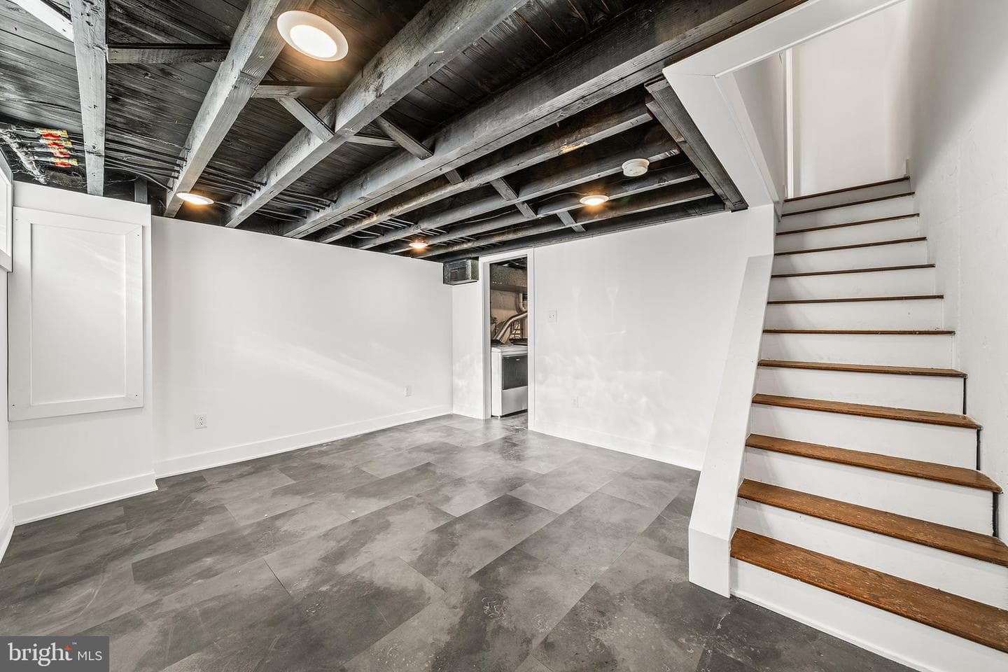 354 Krams Avenue photo 26