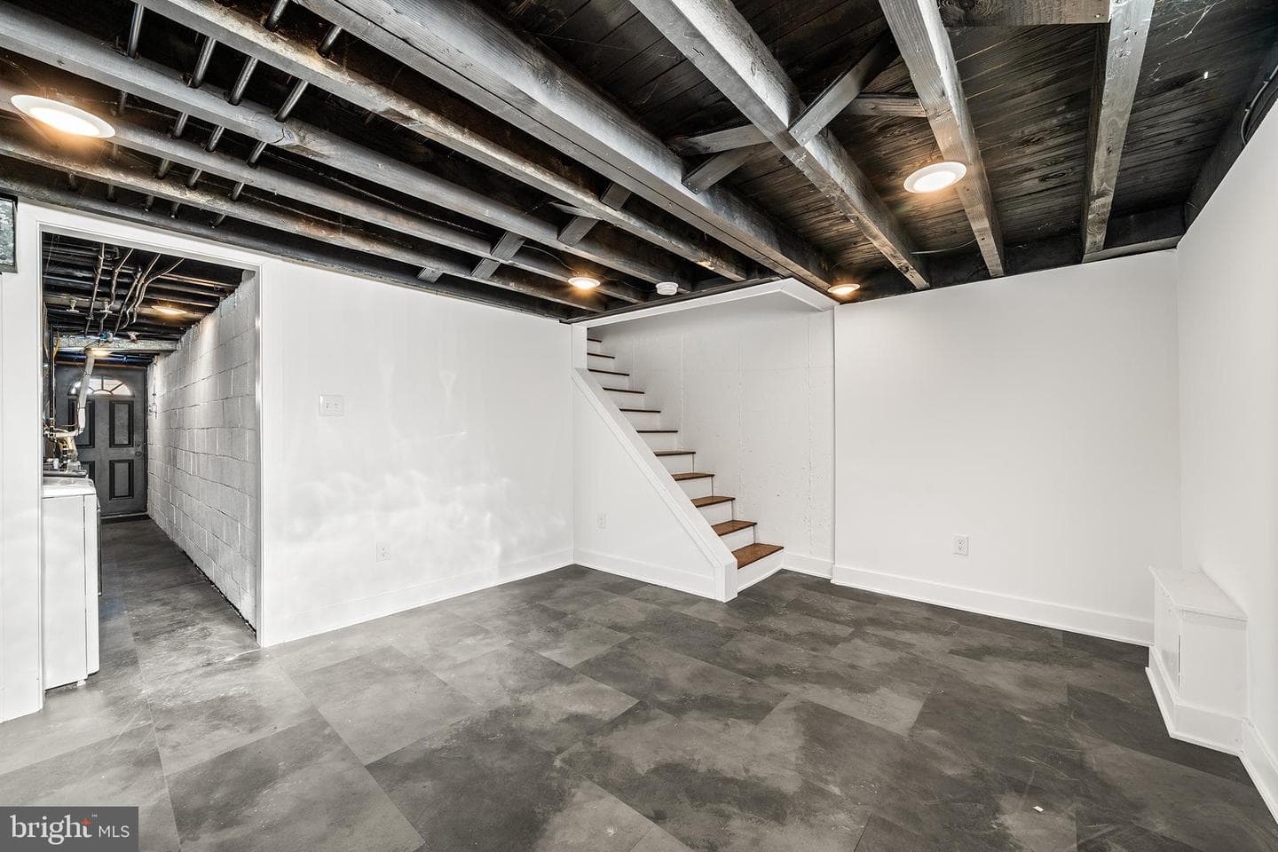 354 Krams Avenue photo 27