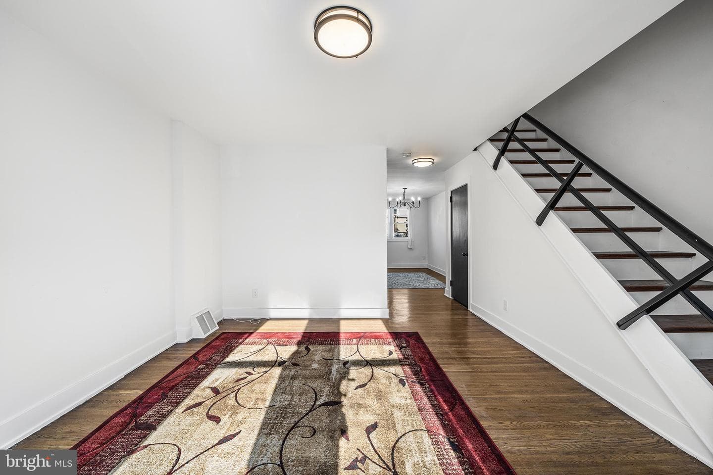 354 Krams Avenue photo 5