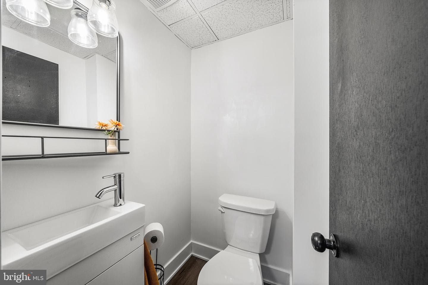 354 Krams Avenue photo 9