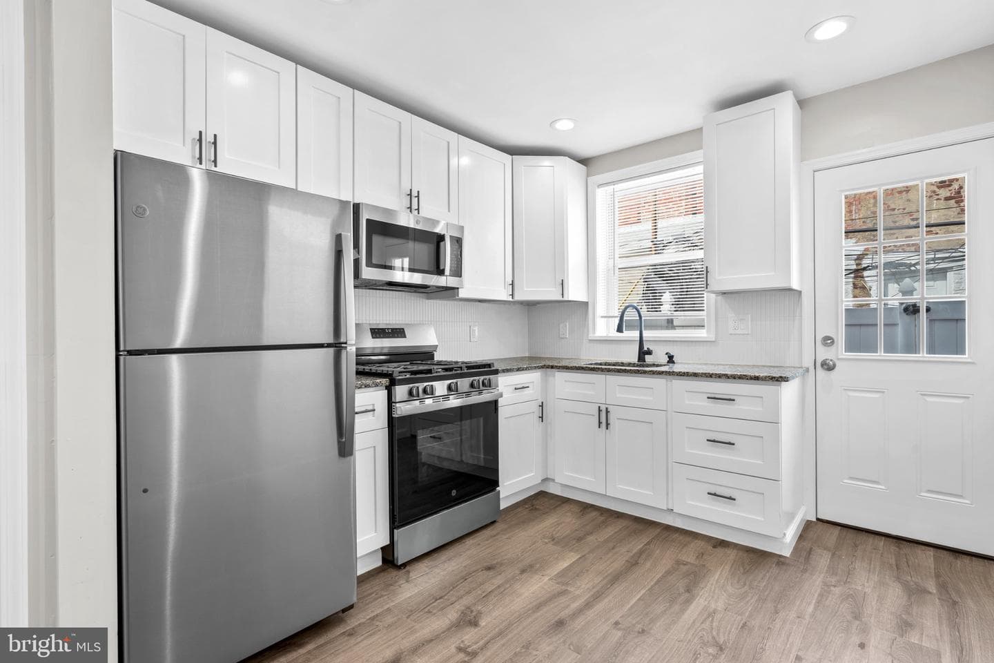 1452 Etting Street photo 6