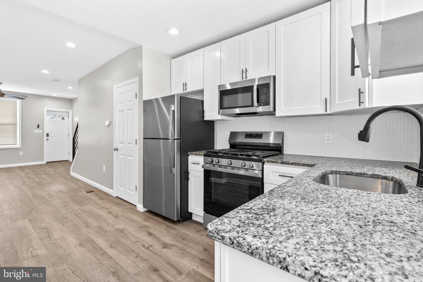 1452 Etting Street photo 7