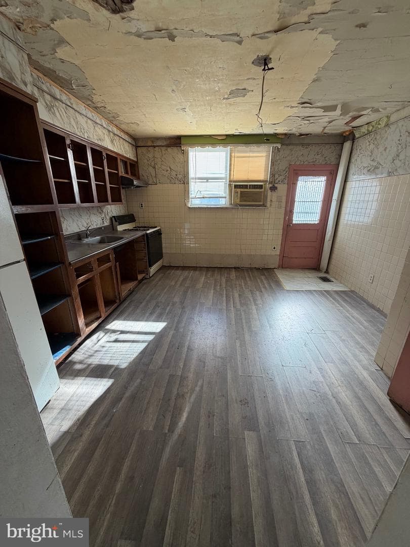 928 Watkins Street photo 4