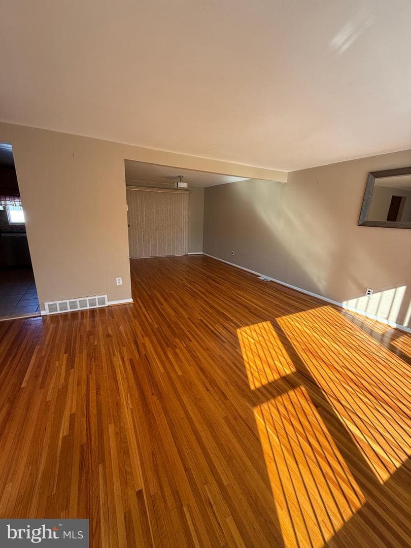 11616 Barlow Street photo 8