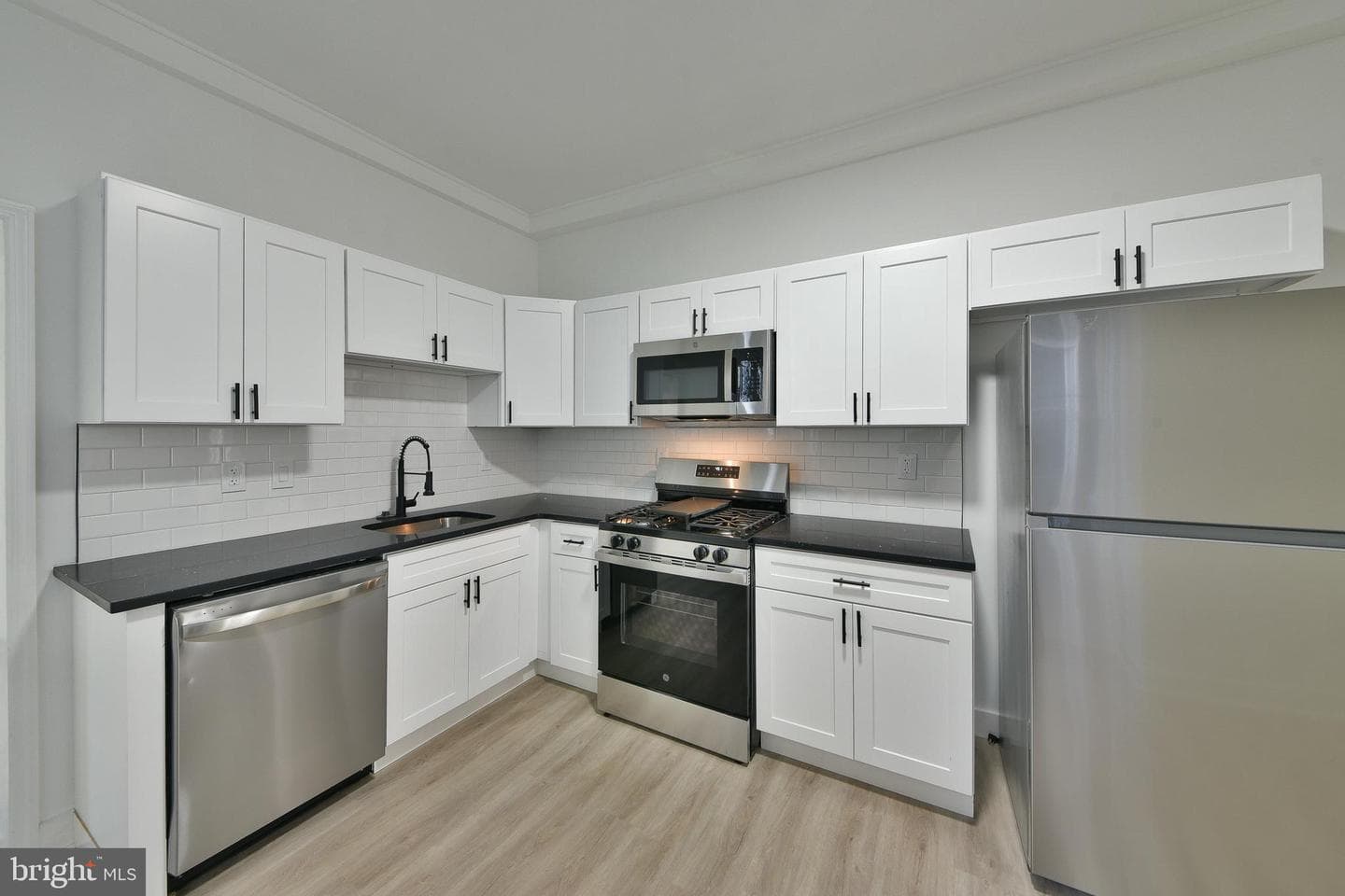 1725 W Juniata Street photo 1