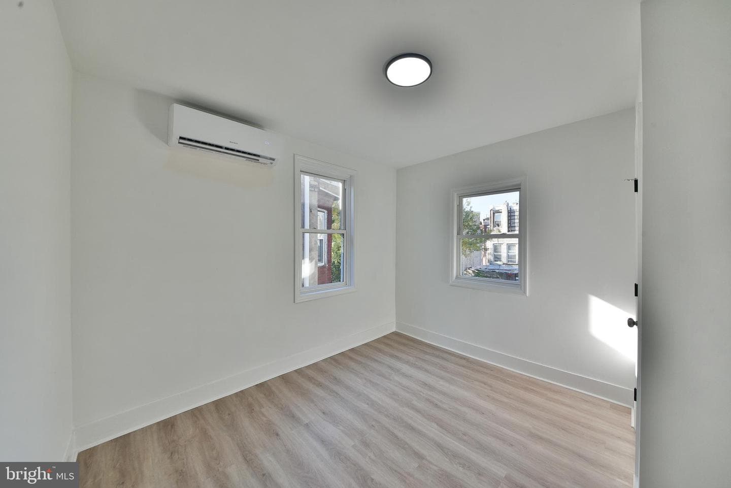 1725 W Juniata Street photo 20