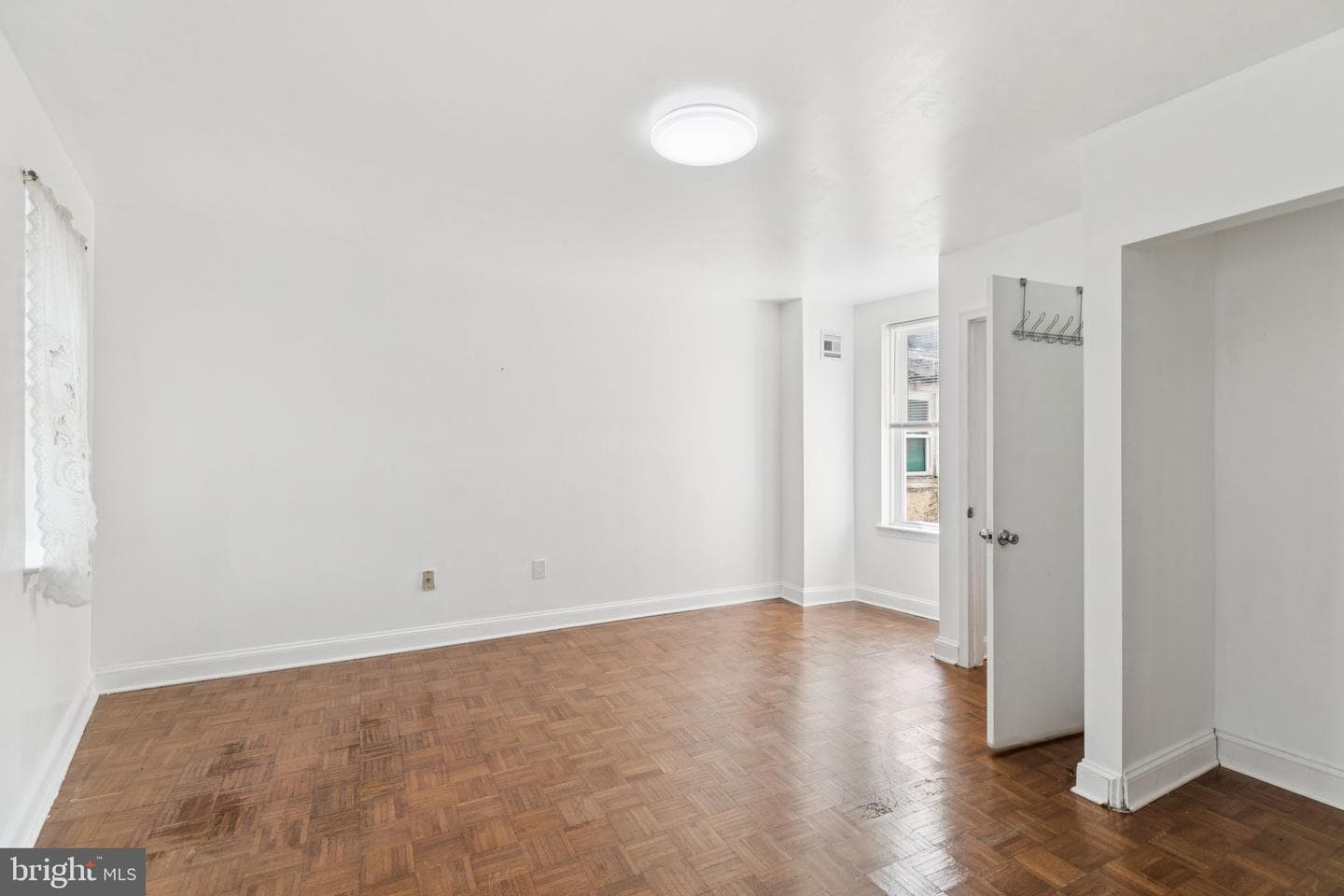 1006 S Front Street photo 20