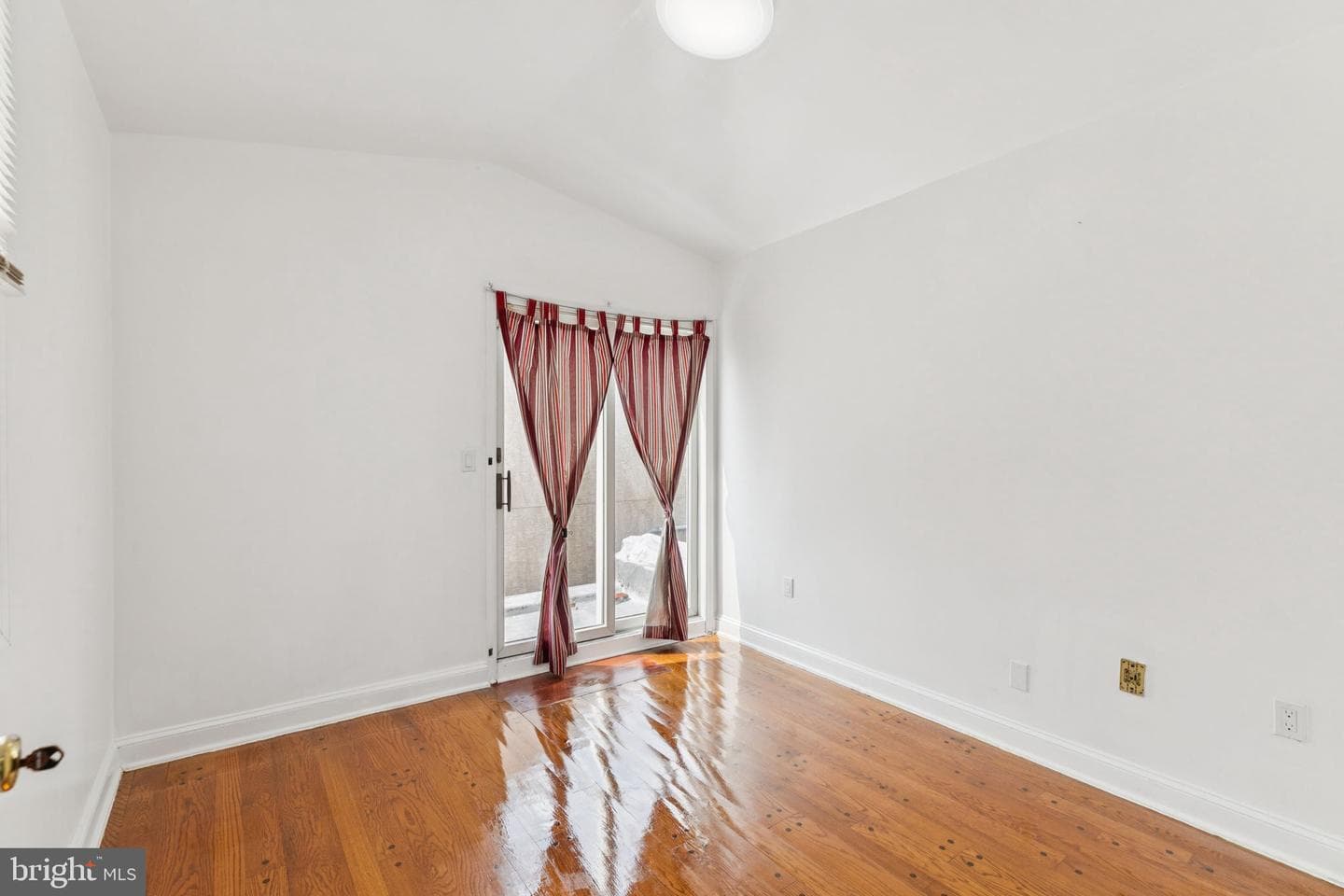 1006 S Front Street photo 26