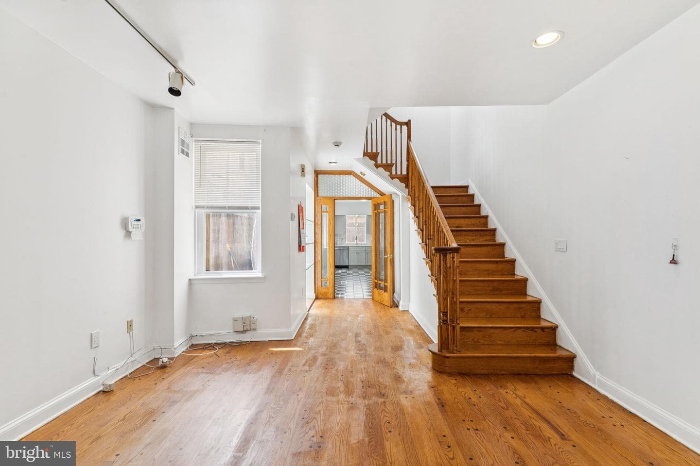 1006 S Front Street photo 3