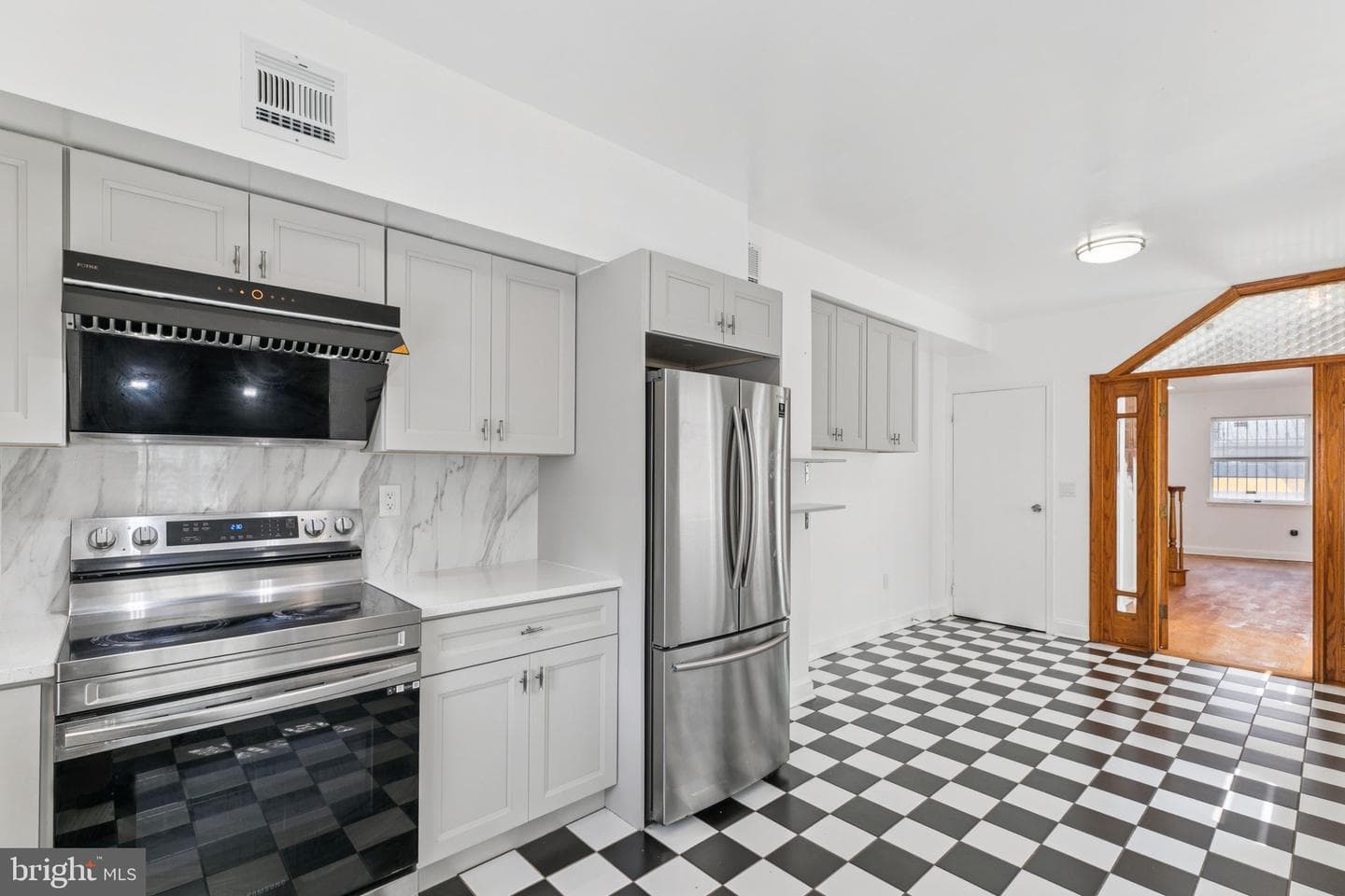 1006 S Front Street photo 9