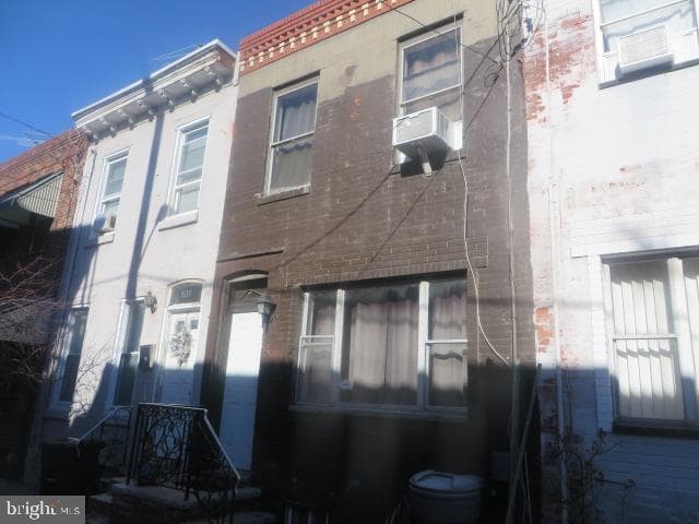 635 Gerritt Street photo 2