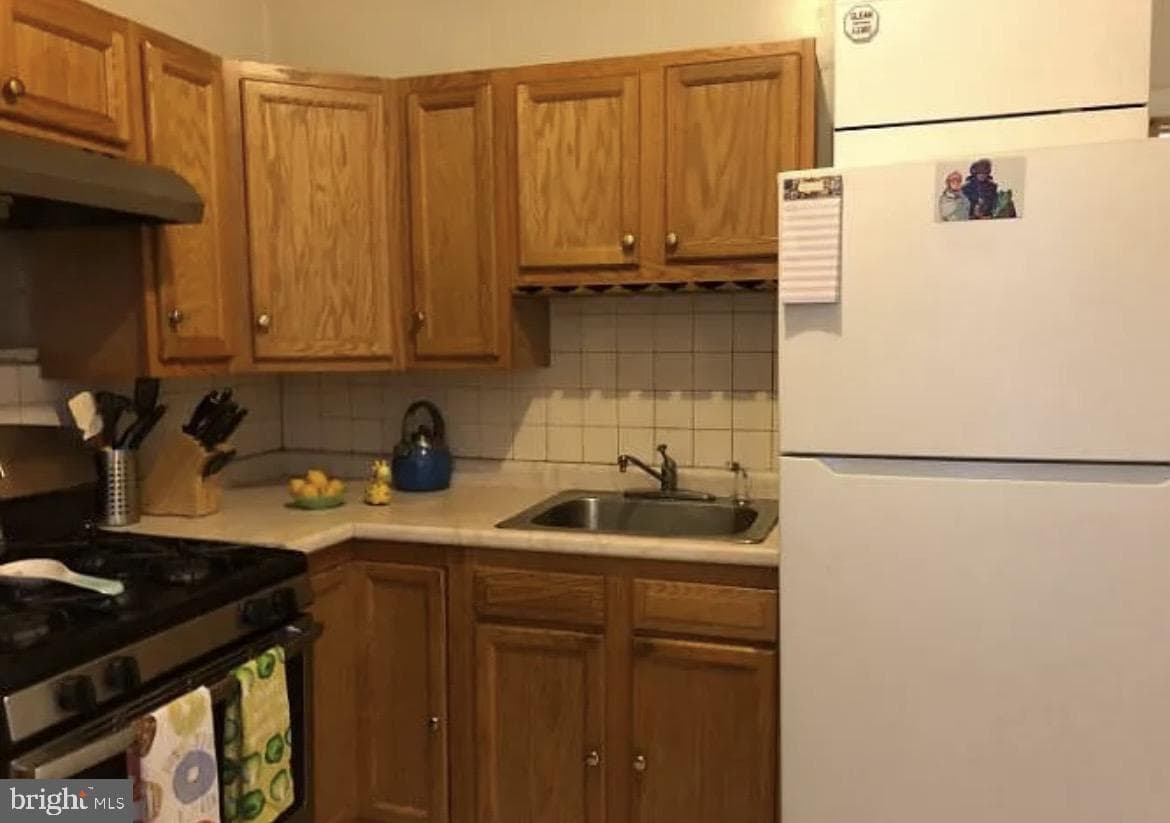 2070 E Somerset Street photo 9