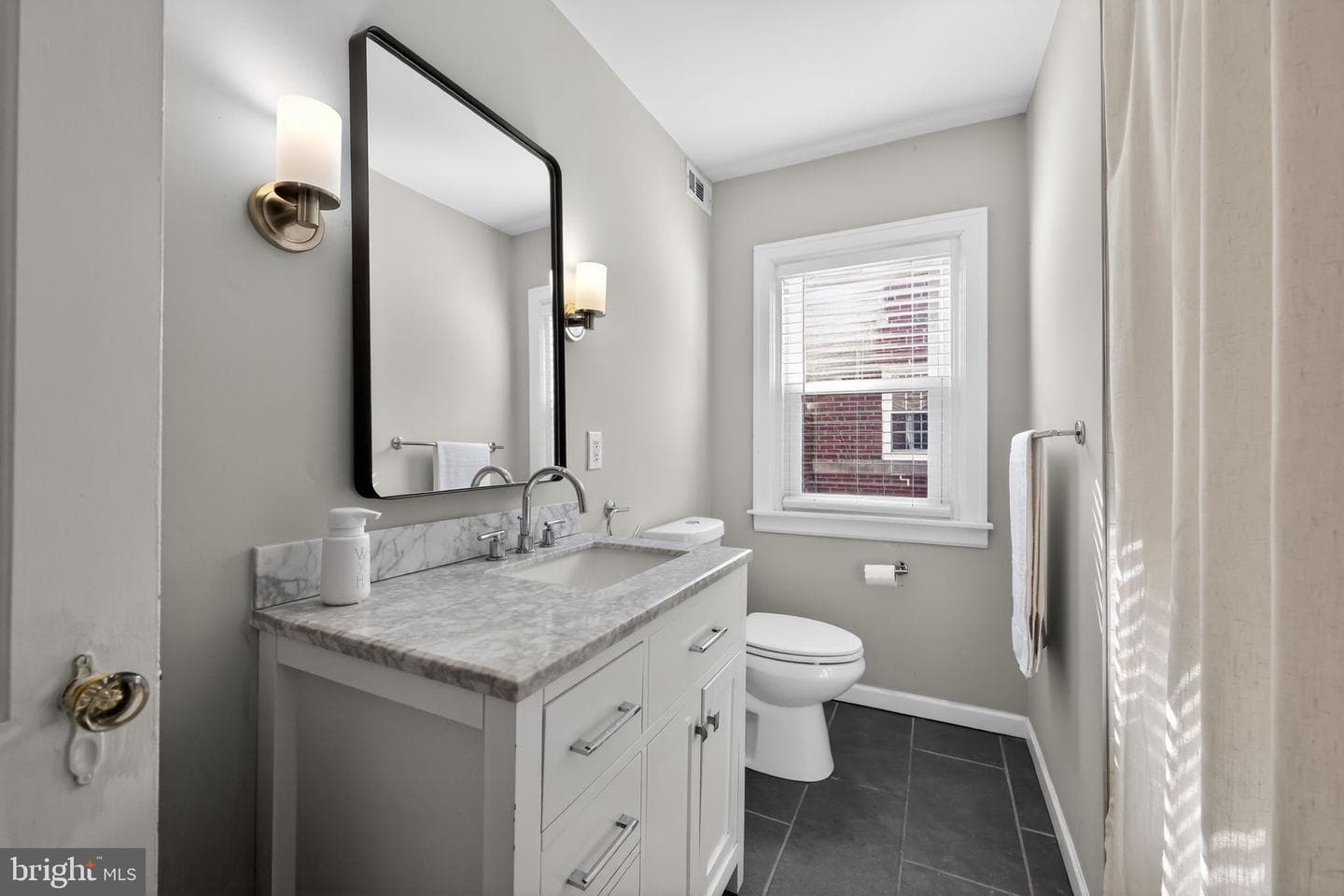 469 W Ellet Street photo 11
