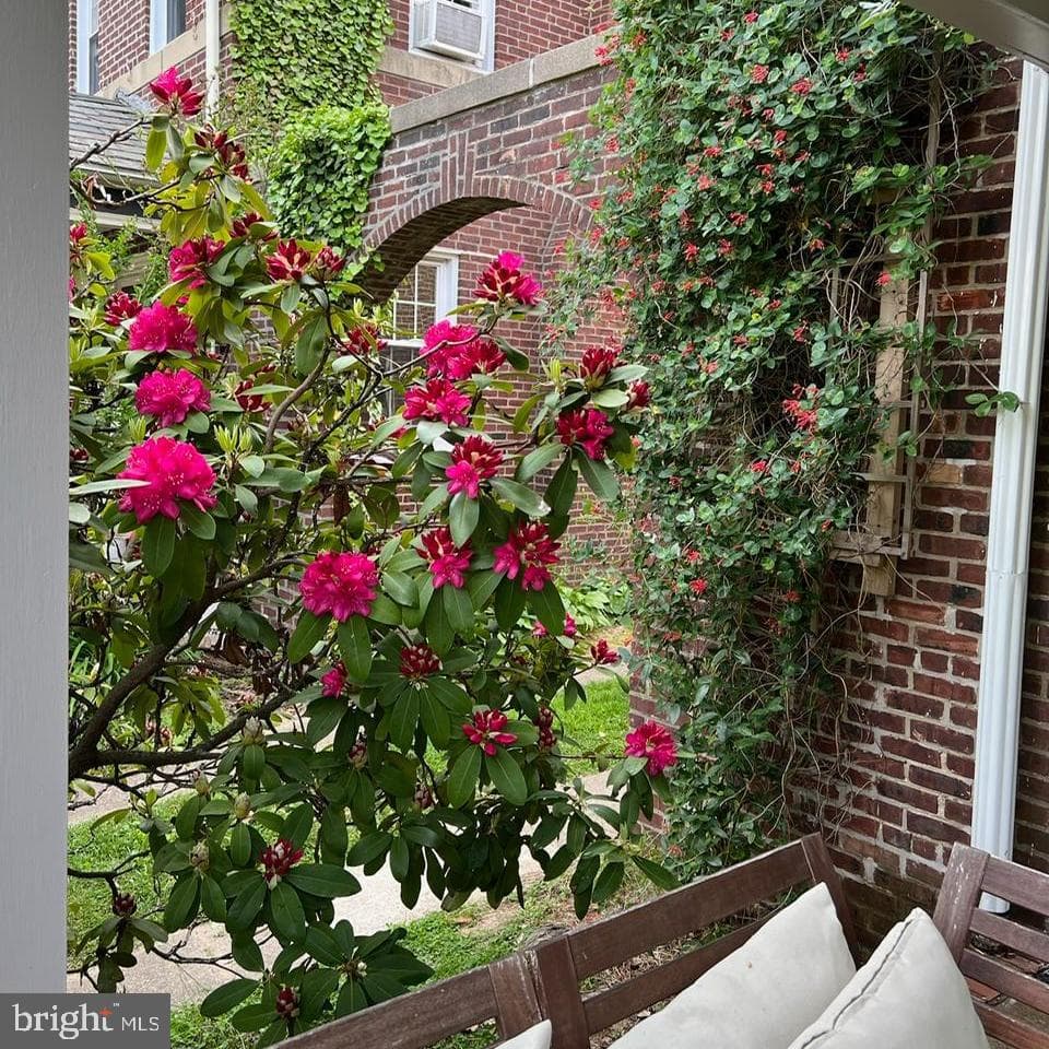 469 W Ellet Street photo 17