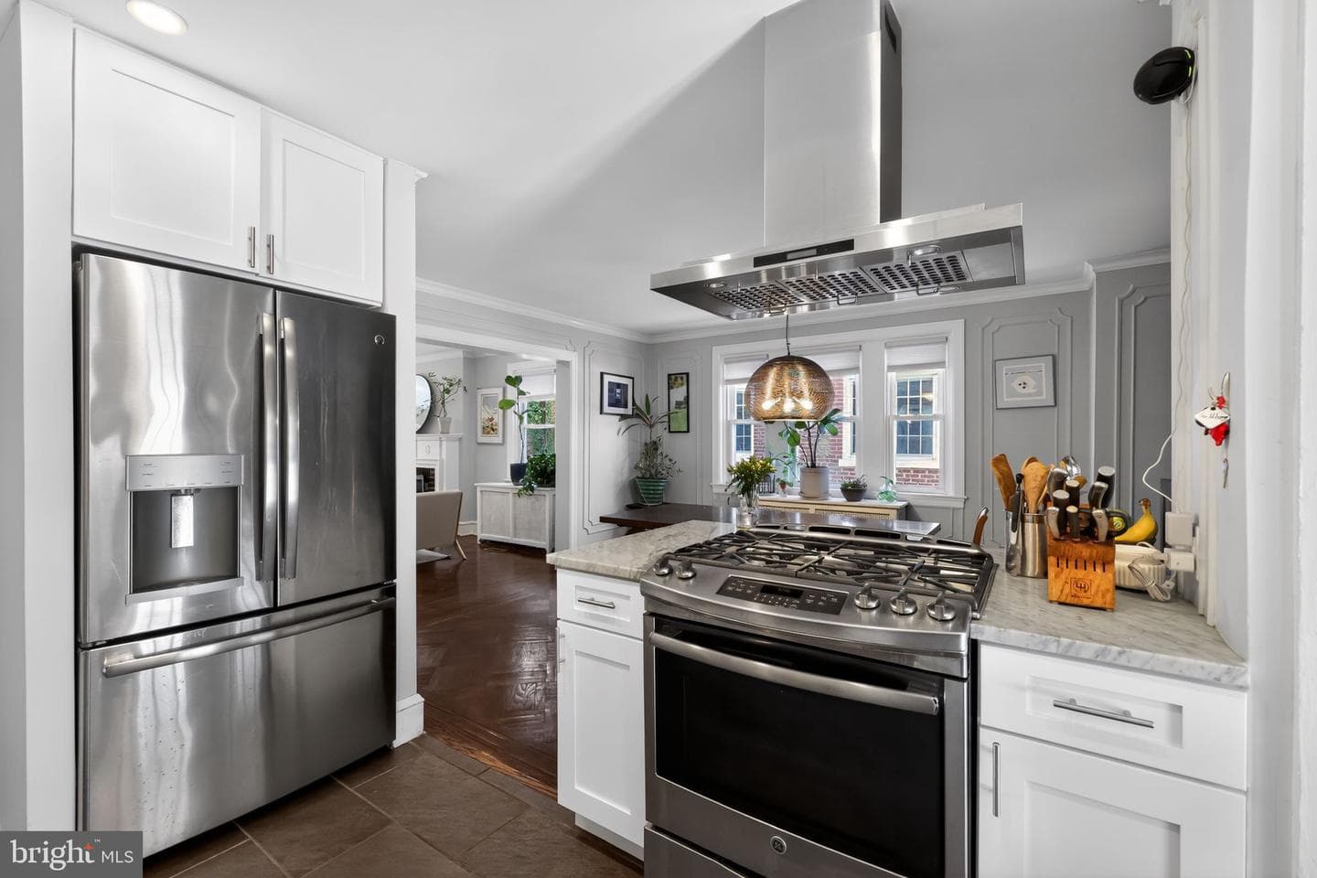 469 W Ellet Street photo 8