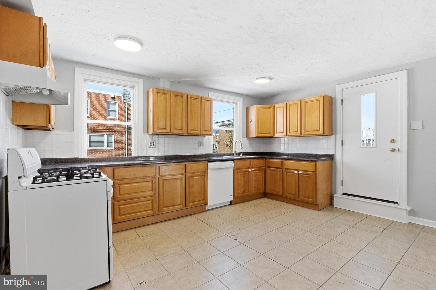 6266 Marsden Street photo 9
