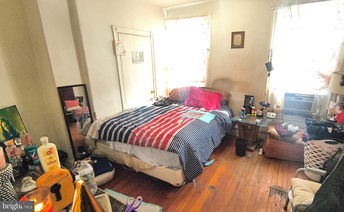 5330 Lesher Street photo 9