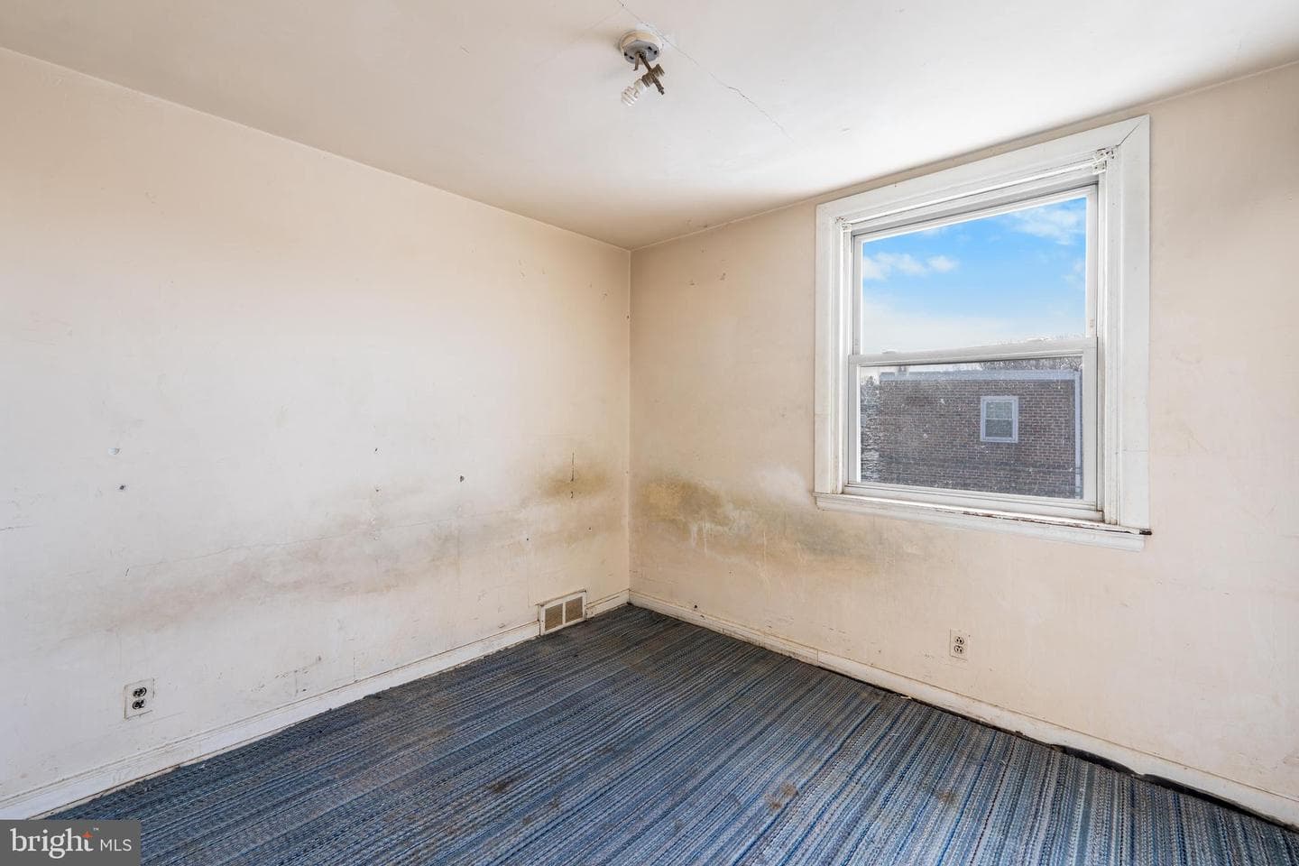1030 E Sedgwick Street photo 19