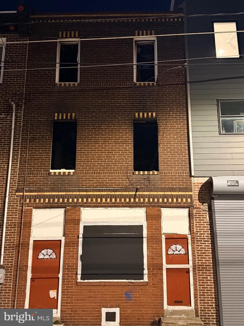 2716 E Lehigh Avenue photo 2