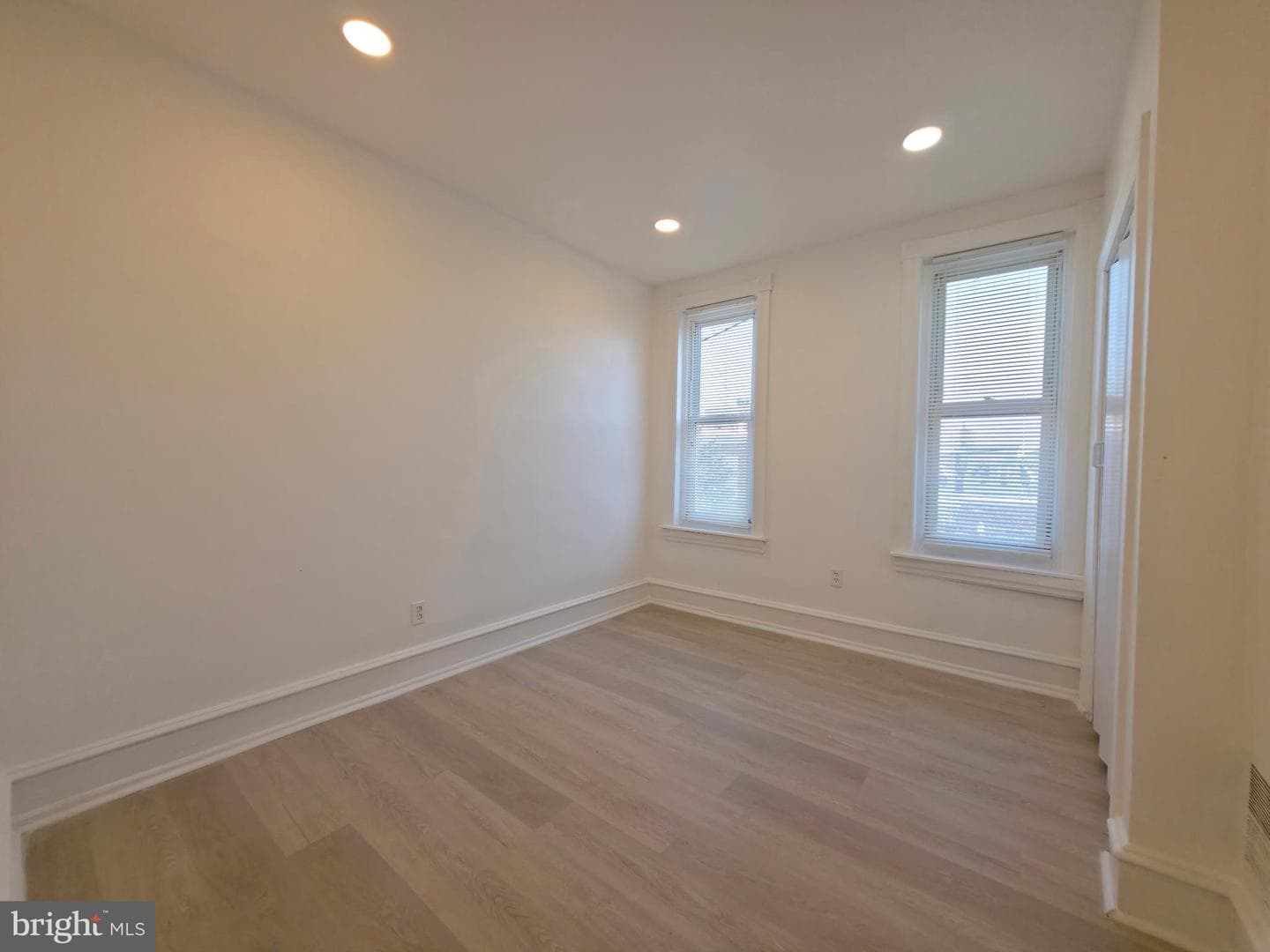 5214 Reinhard Street photo 13