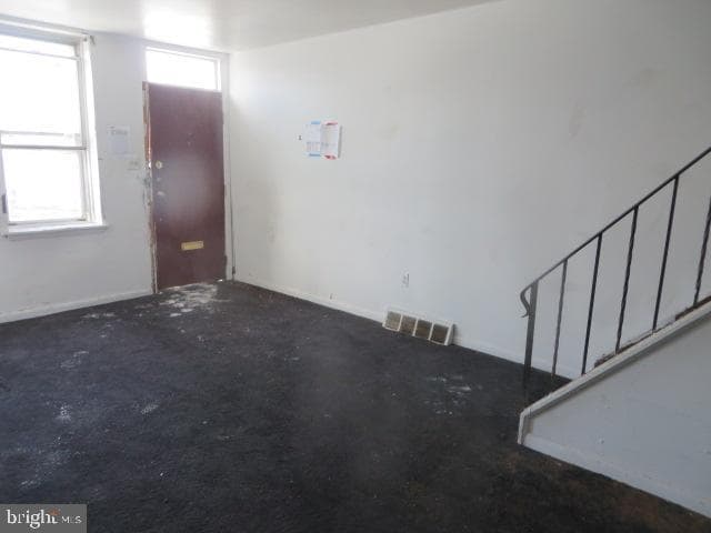 2811 N Hancock Street photo 2