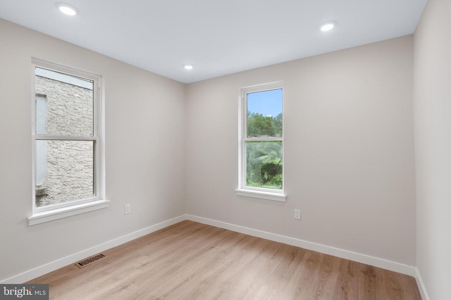 1603 E Hunting Park Avenue photo 23