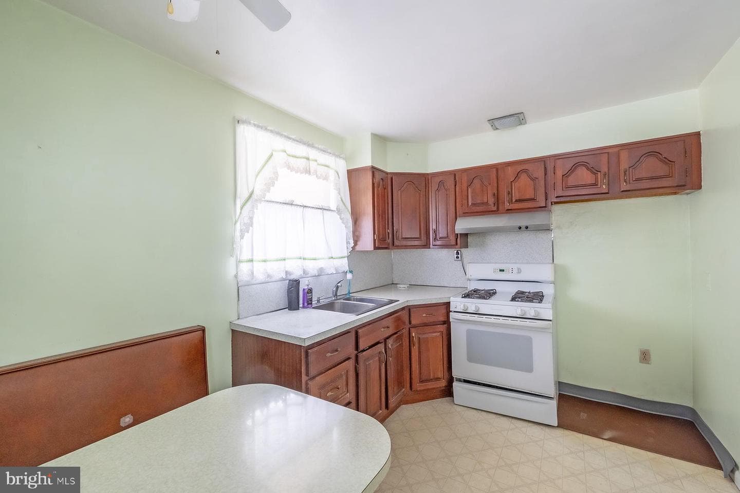 915 Borbeck Avenue photo 17