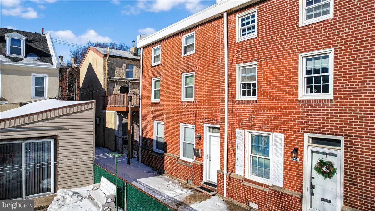 409 E George Street photo 1