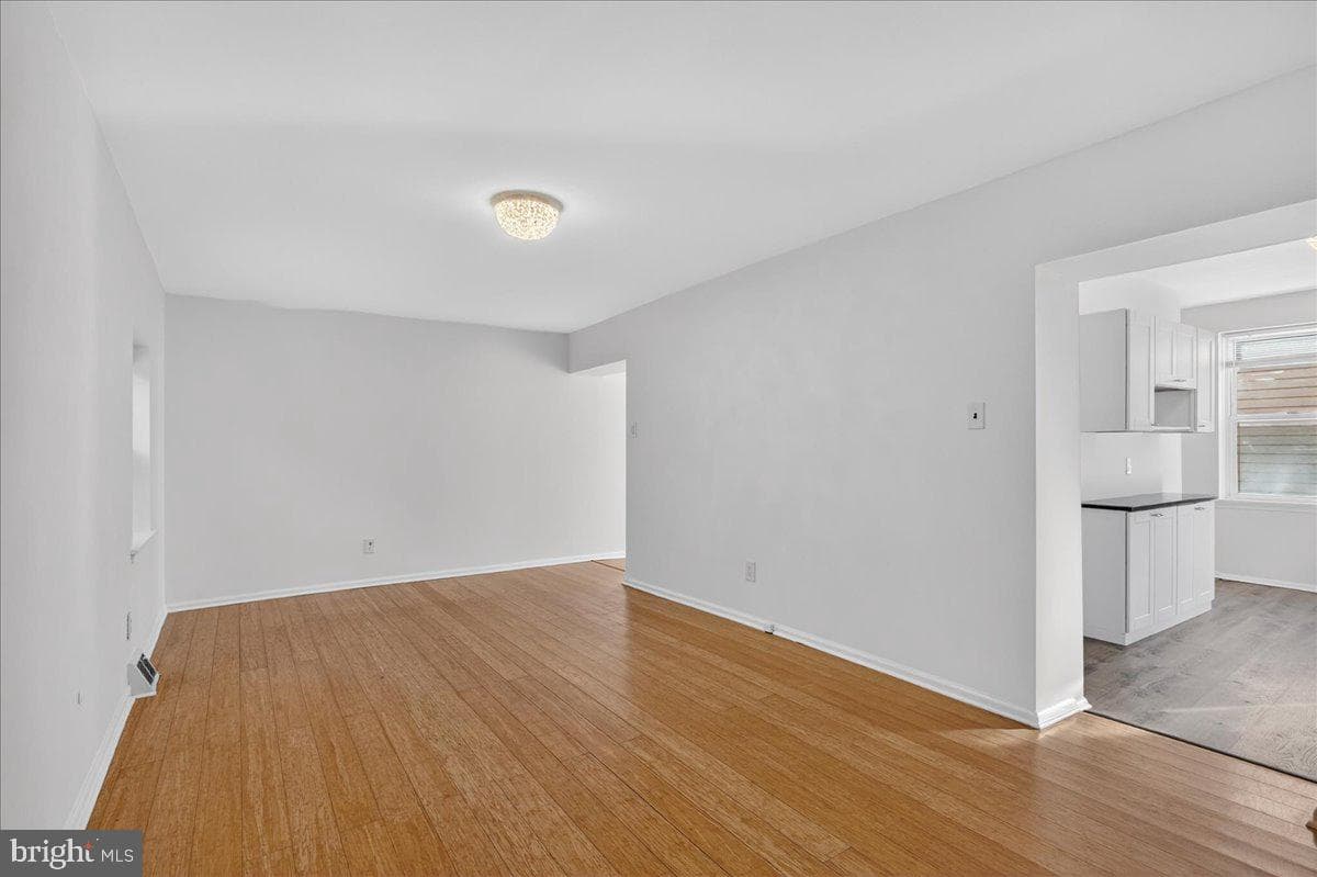 409 E George Street photo 12