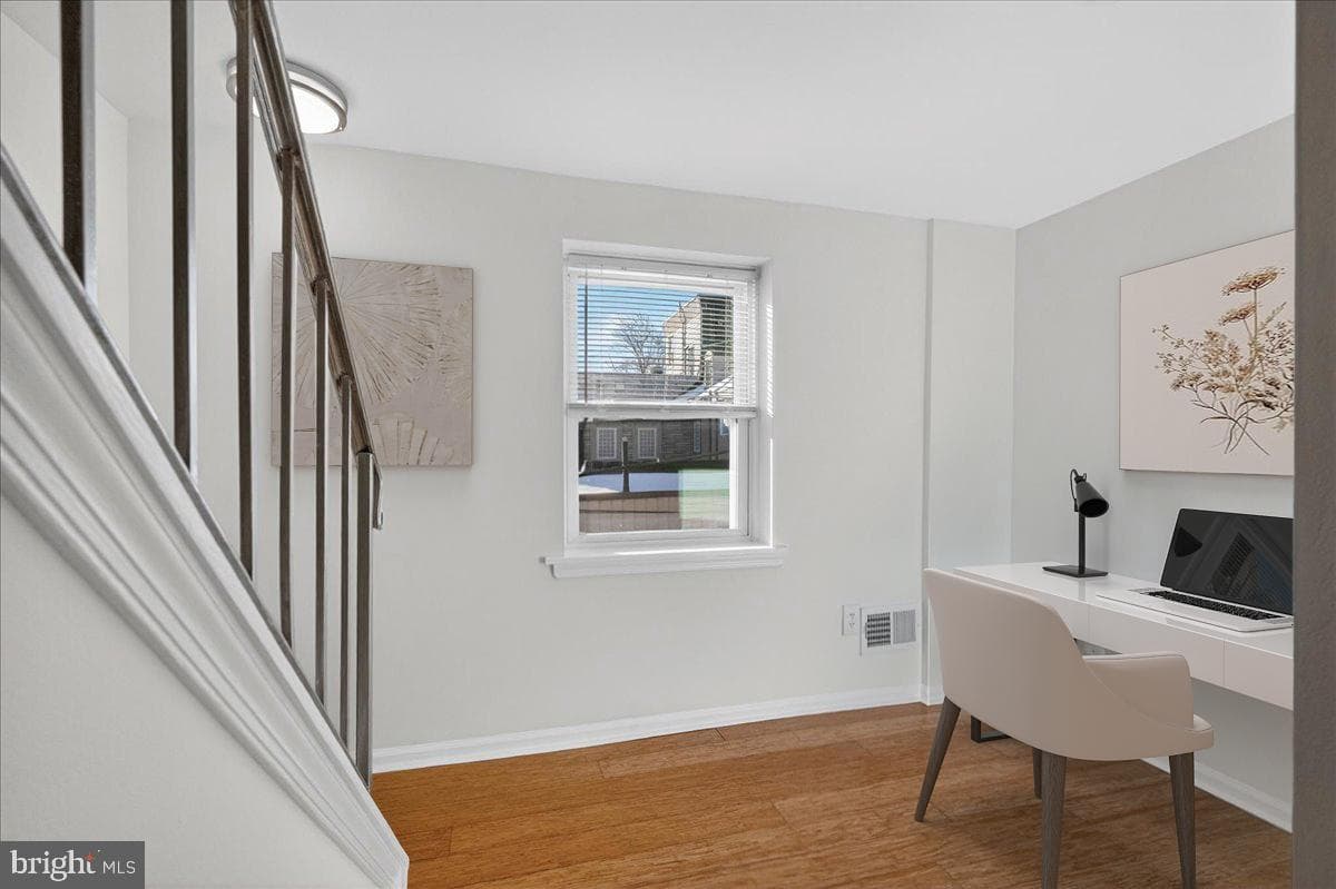 409 E George Street photo 17