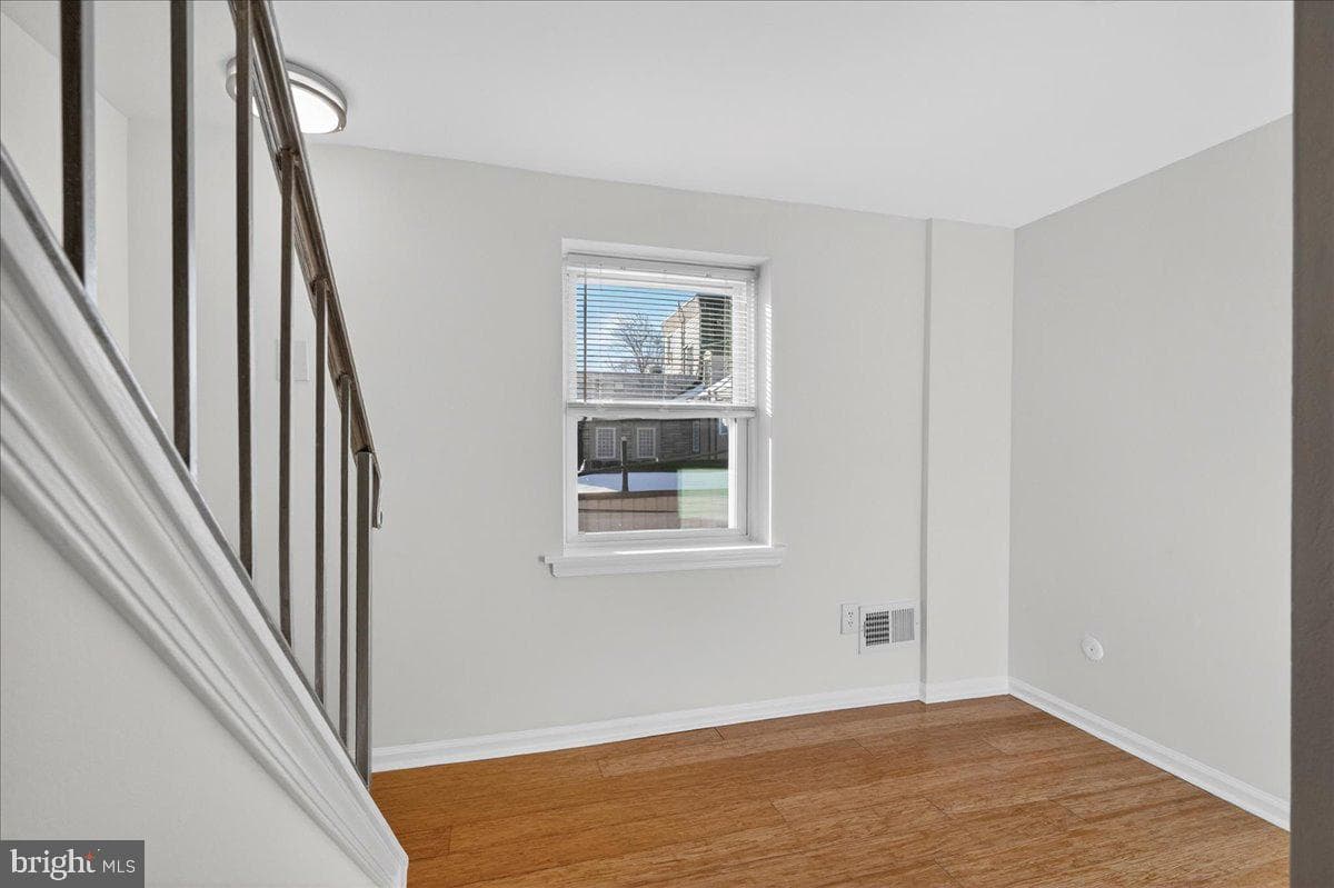 409 E George Street photo 18