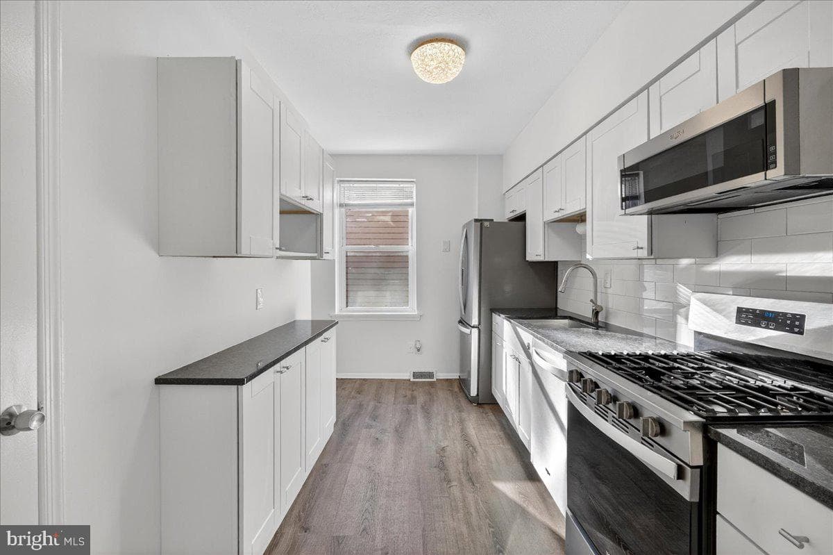 409 E George Street photo 2