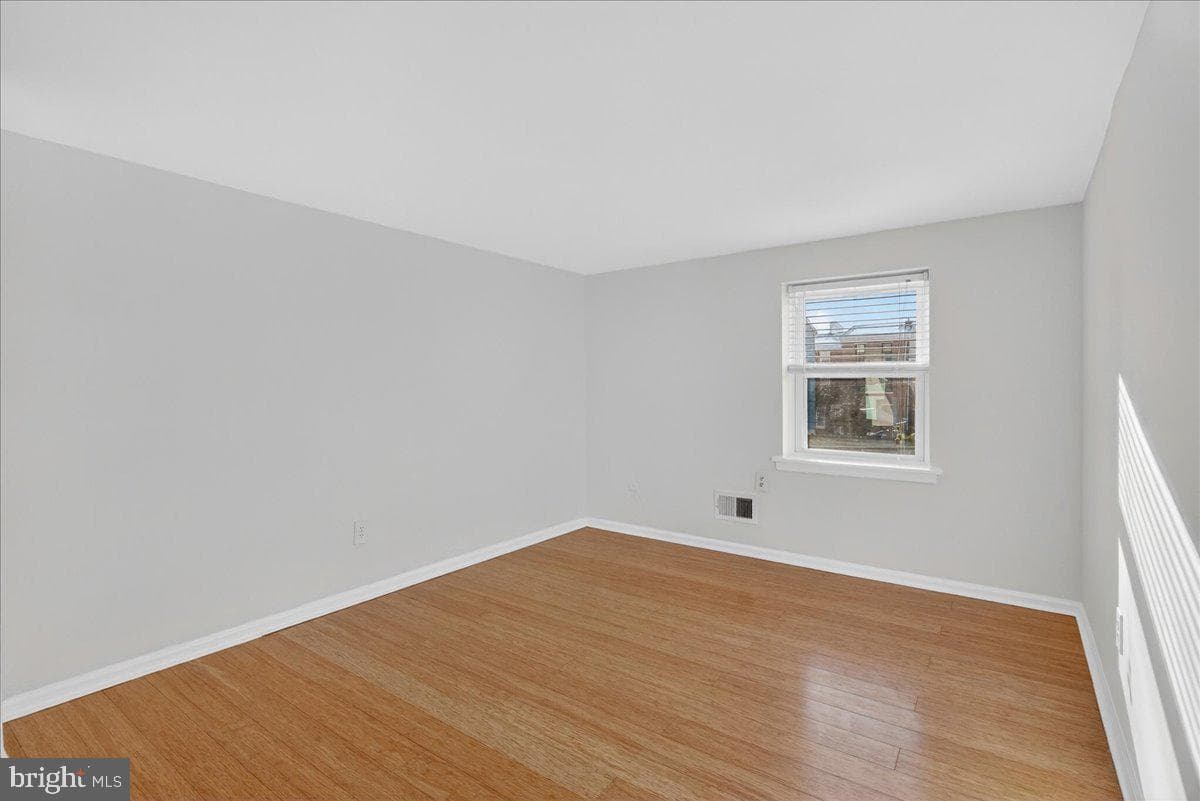 409 E George Street photo 22