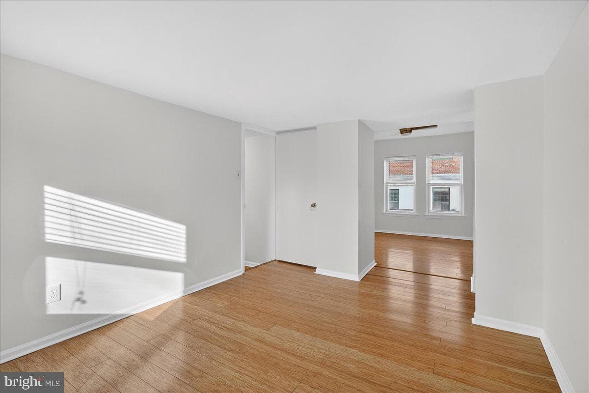 409 E George Street photo 25