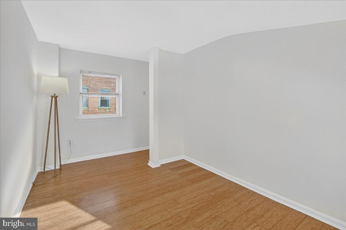 409 E George Street photo 32