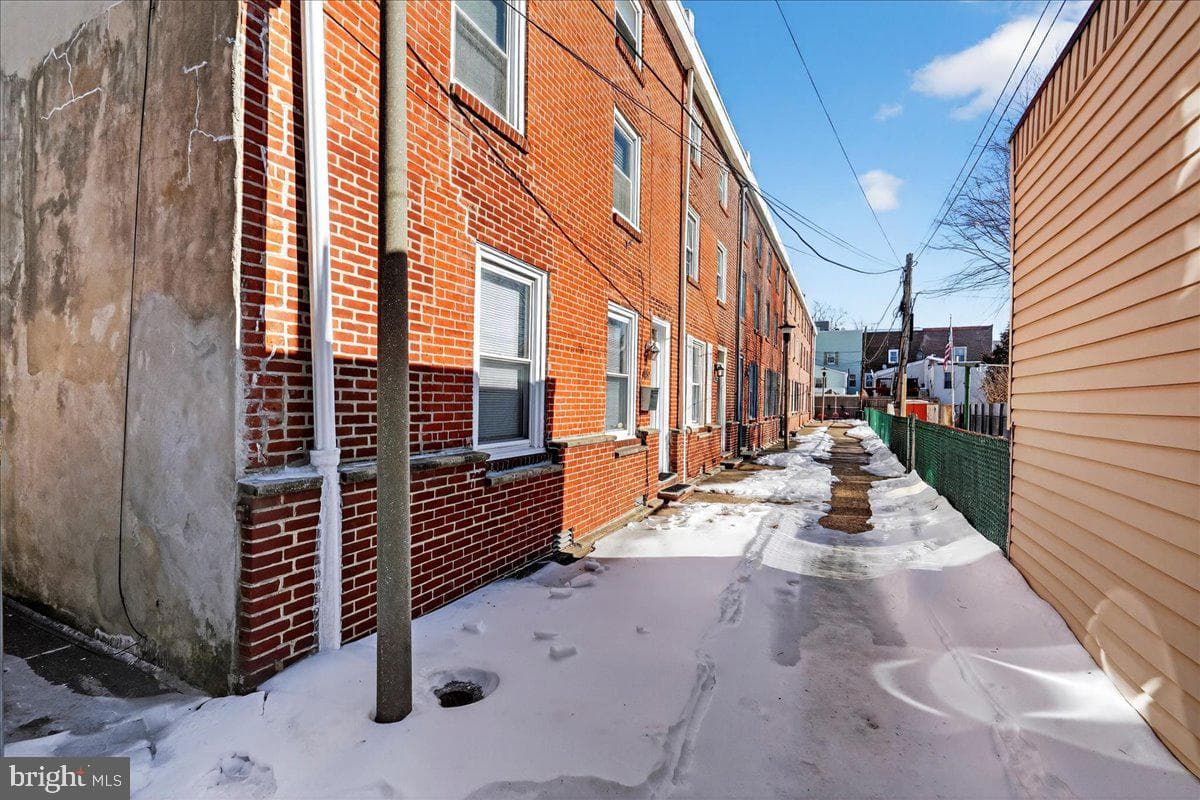 409 E George Street photo 46