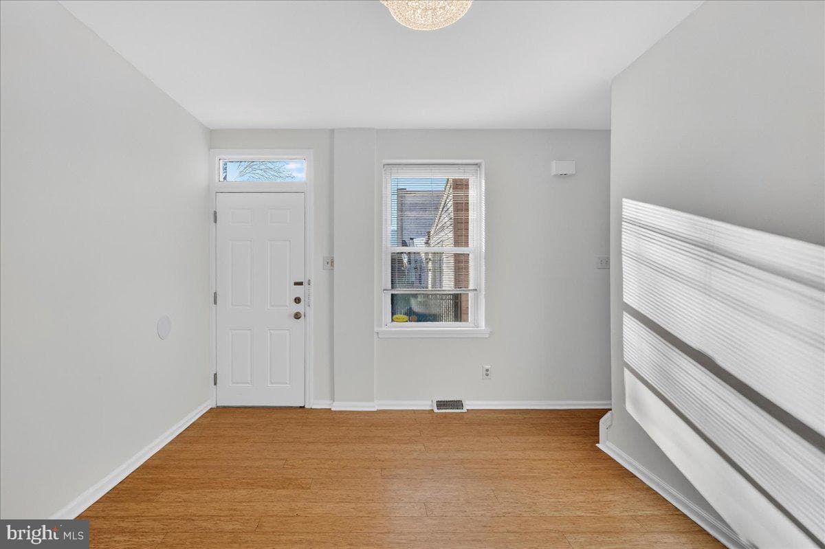 409 E George Street photo 7