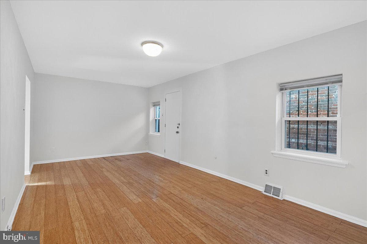 409 E George Street photo 9