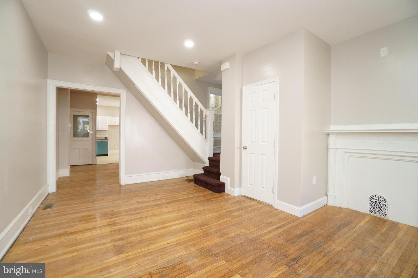 6038 Sansom Street photo 6