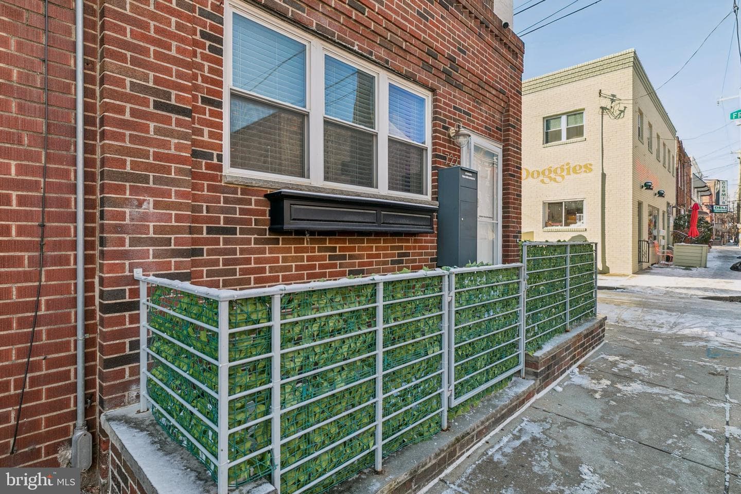 722 Dickinson Street photo 4