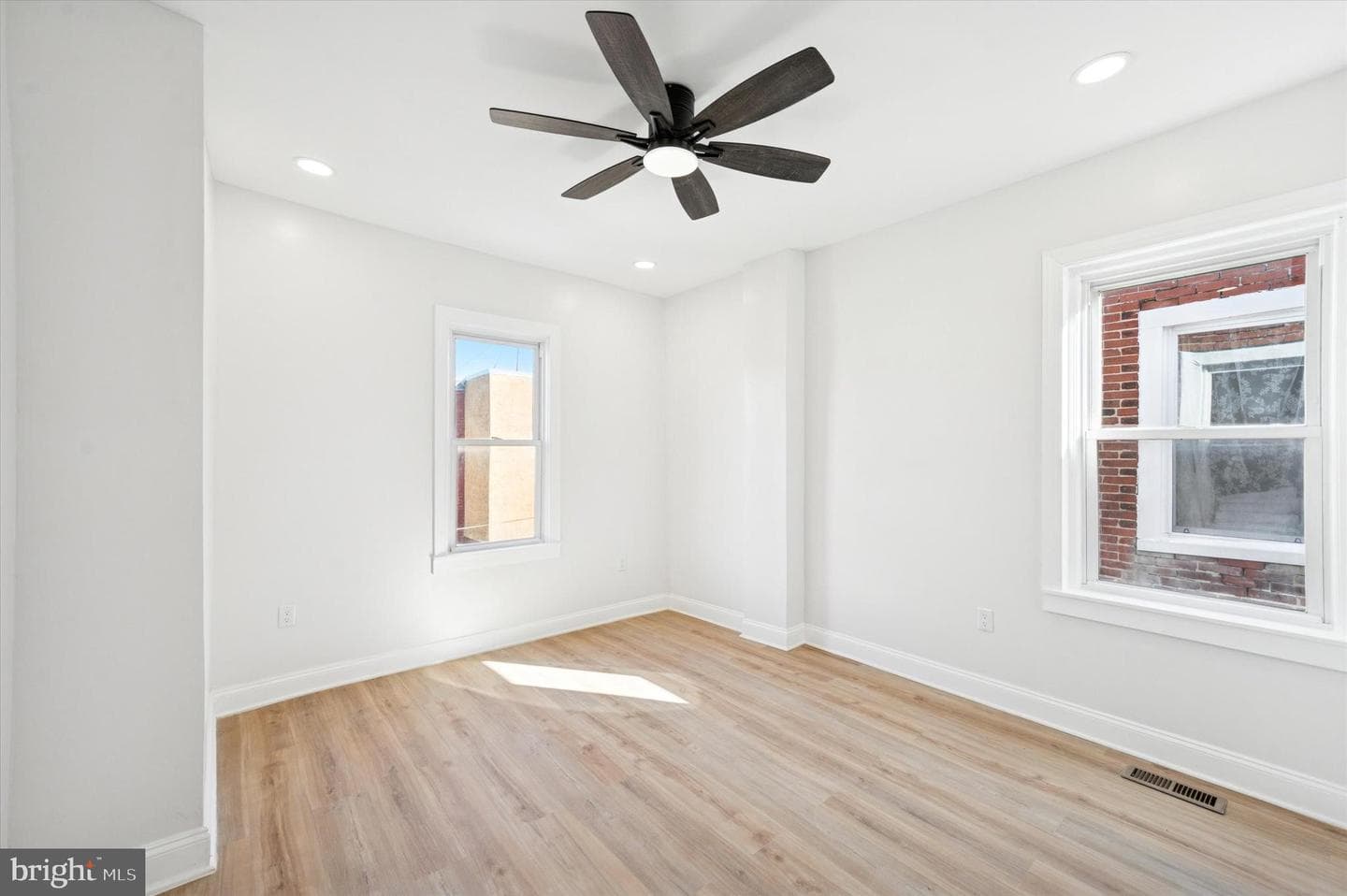 5831 Washington Avenue photo 11