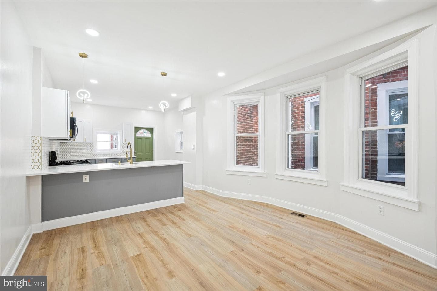 5831 Washington Avenue photo 7