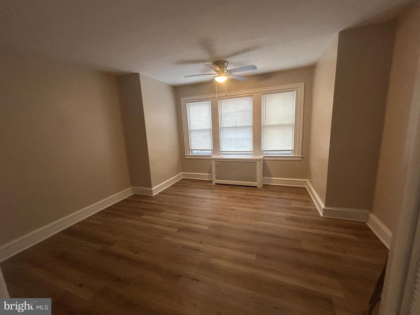 182 W Champlost Street W photo 10