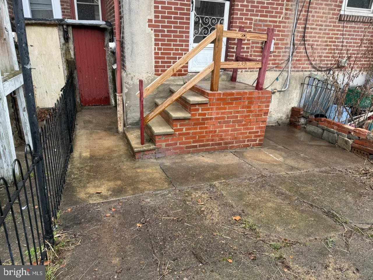 182 W Champlost Street W photo 16