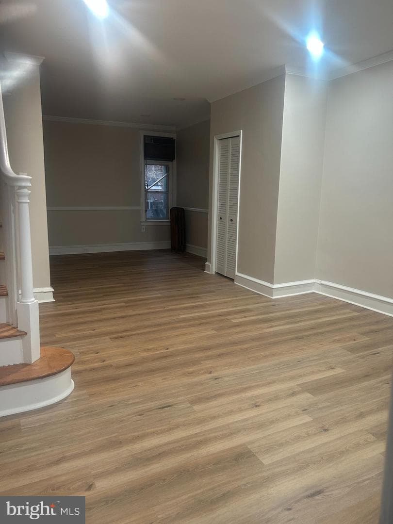 182 W Champlost Street W photo 2