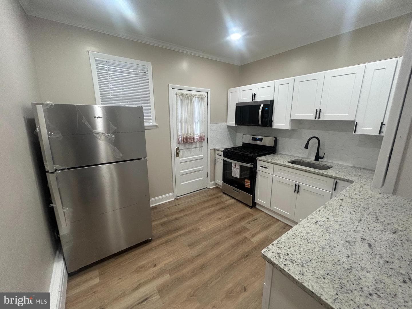 182 W Champlost Street W photo 8