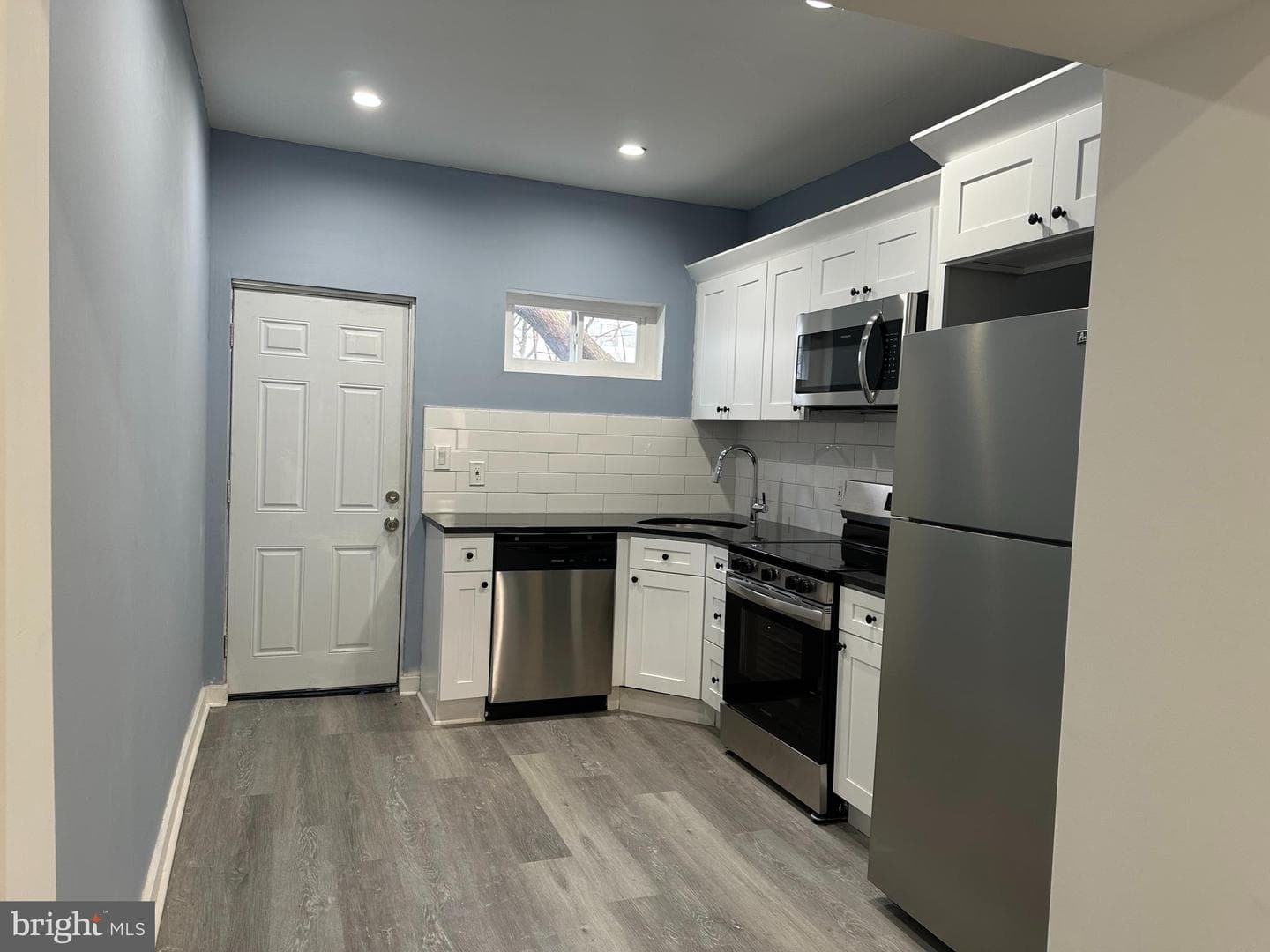 2154 E Orleans Street photo 3