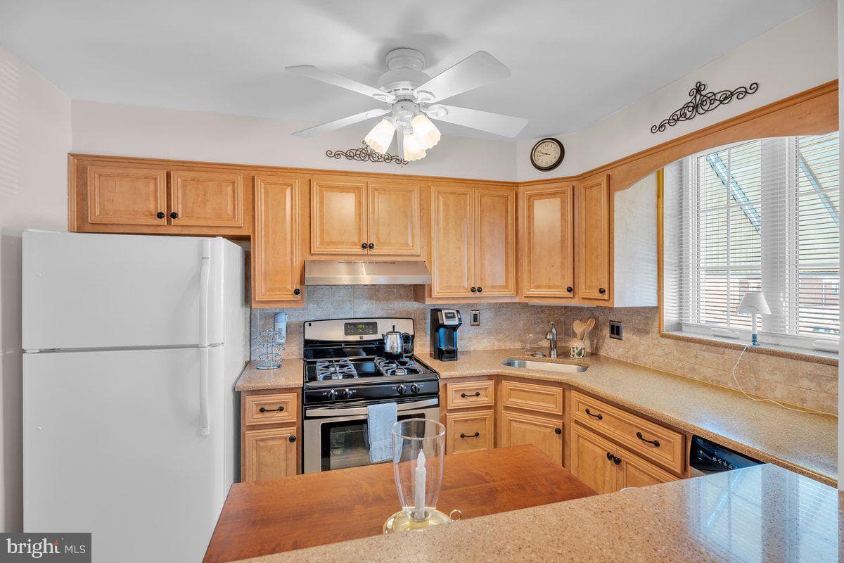 7829 Brous Avenue photo 10